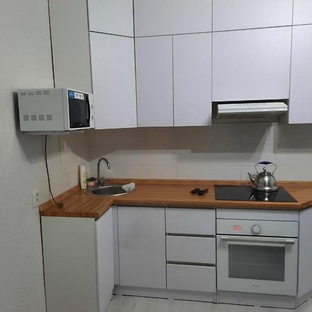 Apartmán Кошкарбаева 45 Б Astana Exteriér fotografie
